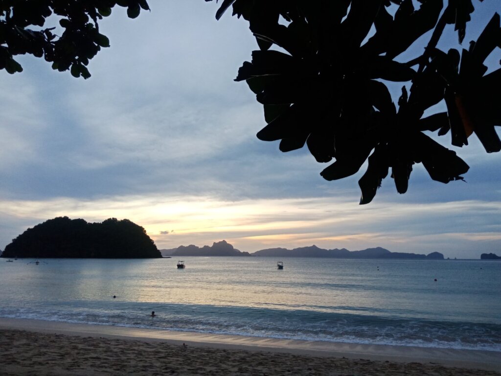 Best Travel Apps for El Nido: The 2026 Smartphone Kit