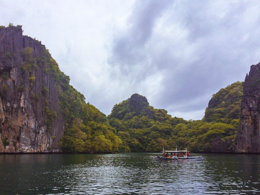 Clear skies over El Nido in early dry season