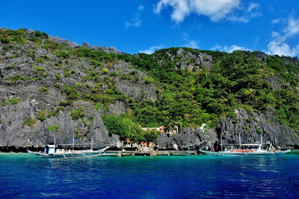 El Nido limestone cliffs and sea