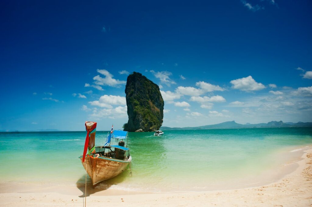 El Nido island beach snorkeling diving Palawan