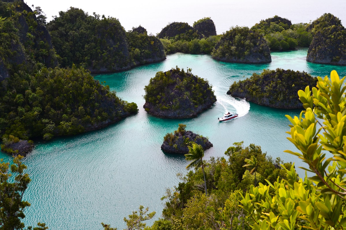 El Nido island hopping turquoise water aerial view Palawan Philippines