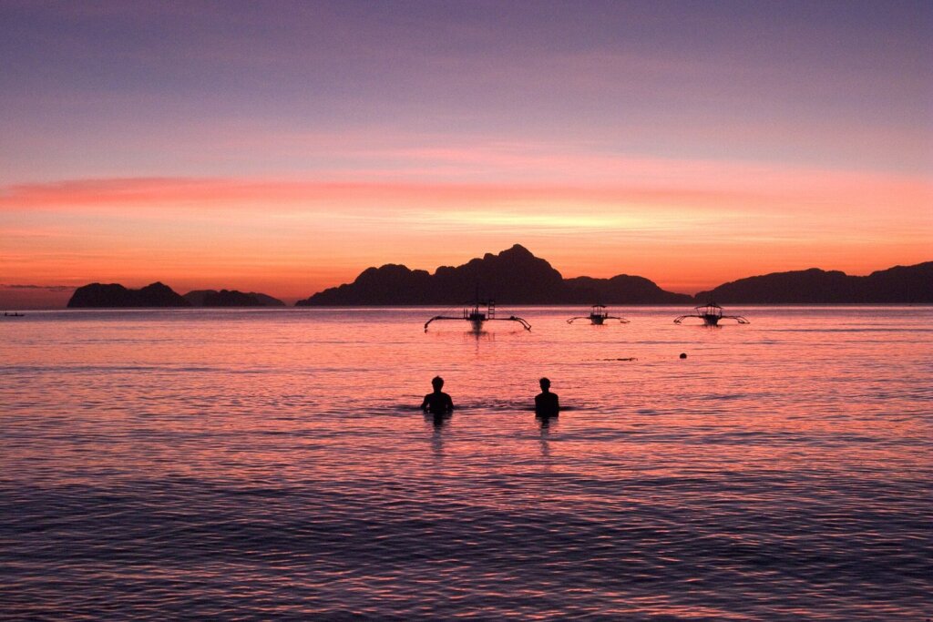 A family beach in El Nido, Palawan