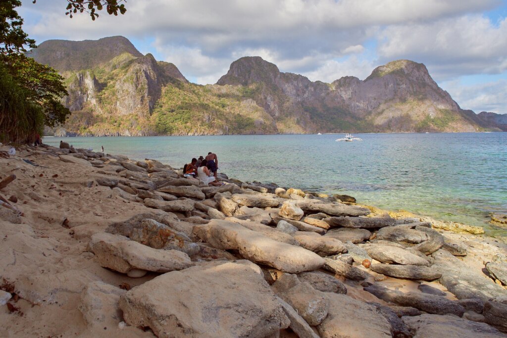 Quiet beach in El Nido suited for a picnic lunch