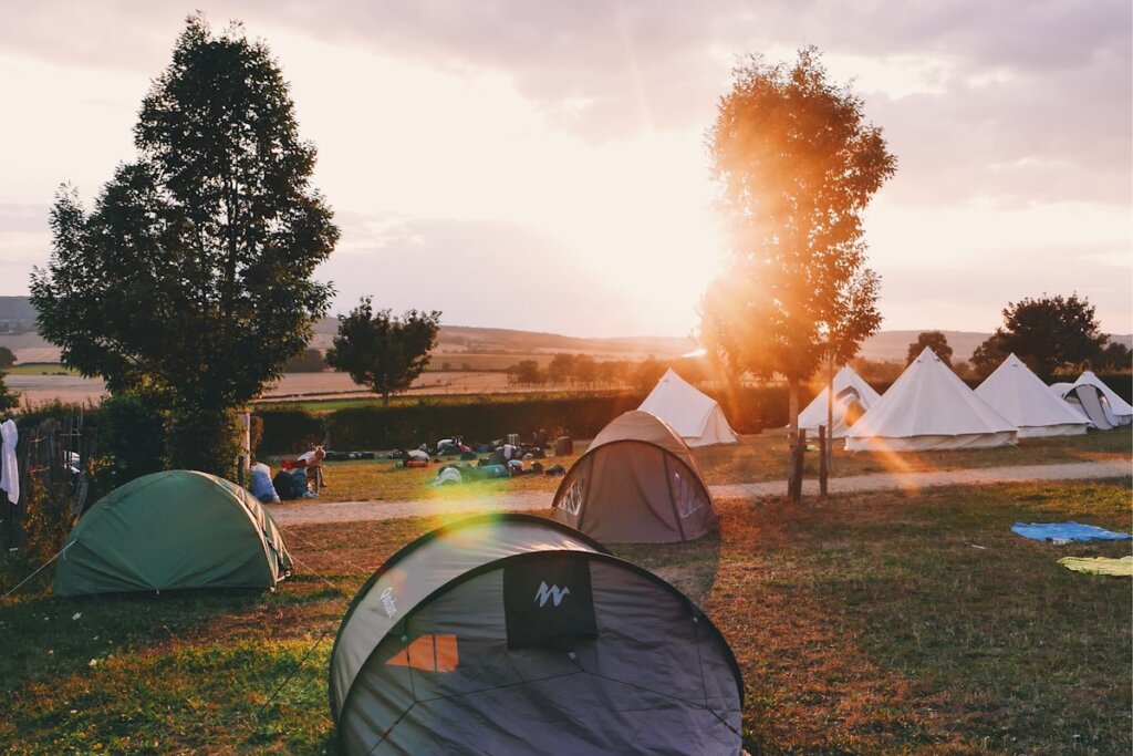 Safe island hopping boat tour in El Nido Palawan with life jackets and clear turquoise water