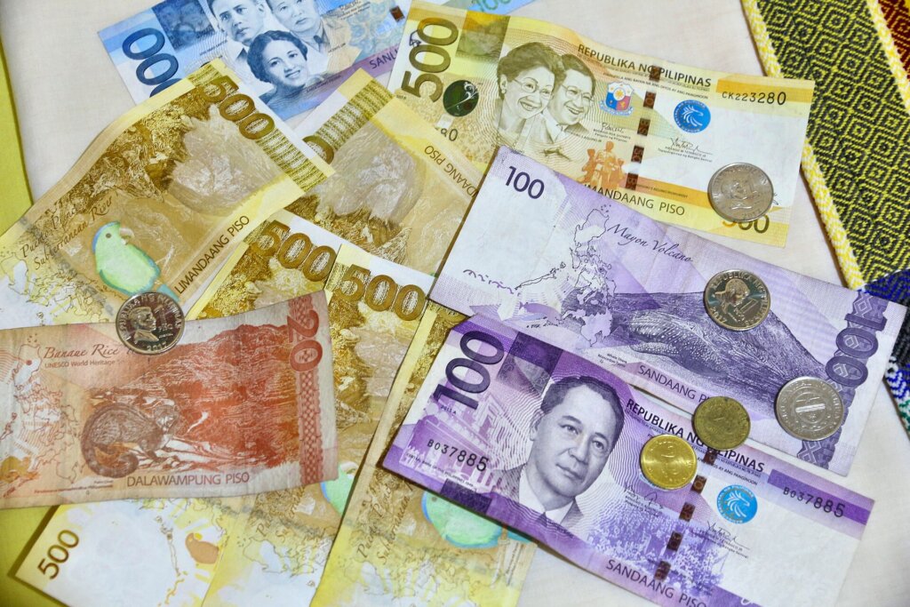 Currency Exchange in El Nido: Changers vs ATMs (2026)