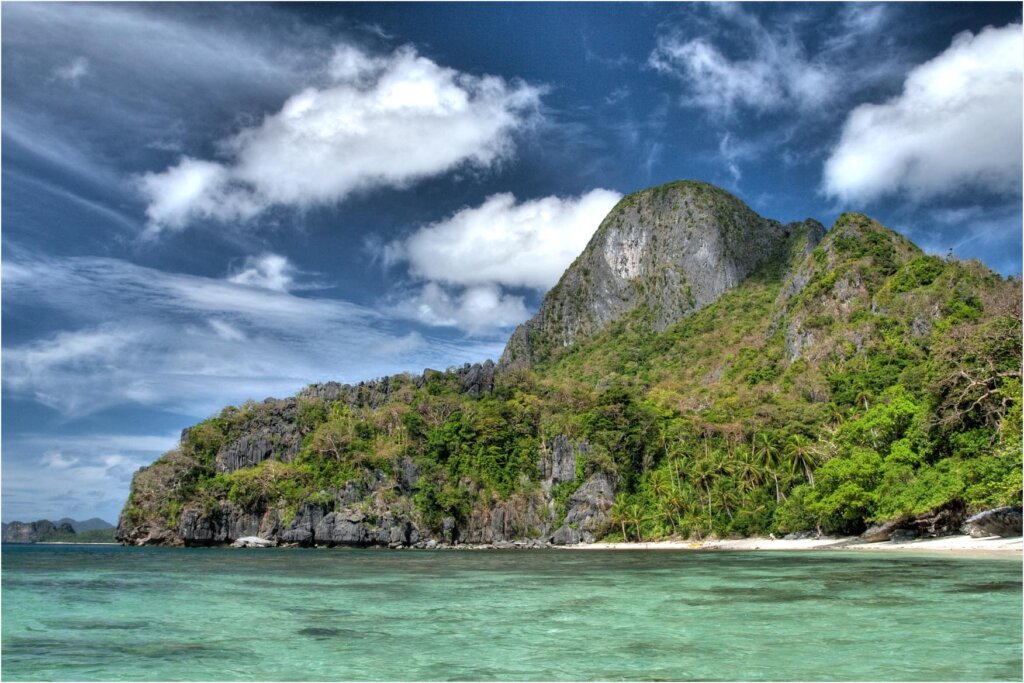 Natnat Beach on Cadlao Island, El Nido