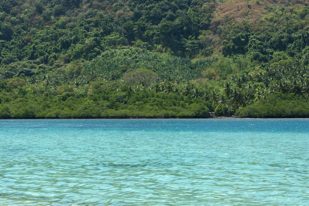 Calm turquoise water and limestone islands in El Nido, Palawan